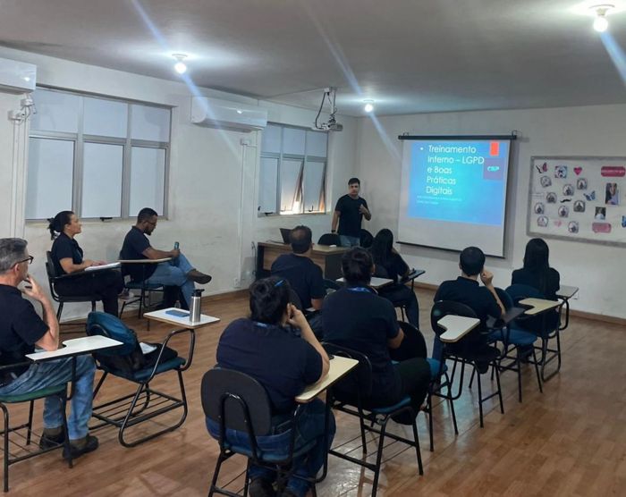 Diego ministrando treinamento
